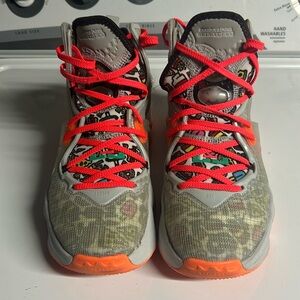 Used lebrons size 6.5 y, still in great  shape.